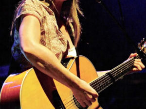 Rocker Liz Phair performs at the Vic Theatre on October 25, 2005. (Photo: Wes Pope/Chicago Tribune/MCT)