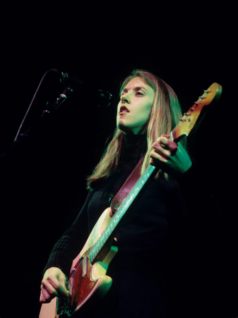 Liz Phair performing in New York City in 1994. (Photo: Ebet Roberts/Redferns via Getty Images)